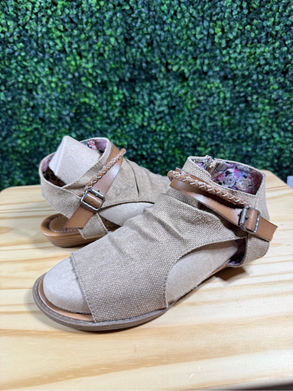 Blowfish Malibu Women’s Size 8 Tan Canvas Ankle Strap Boho Sandals